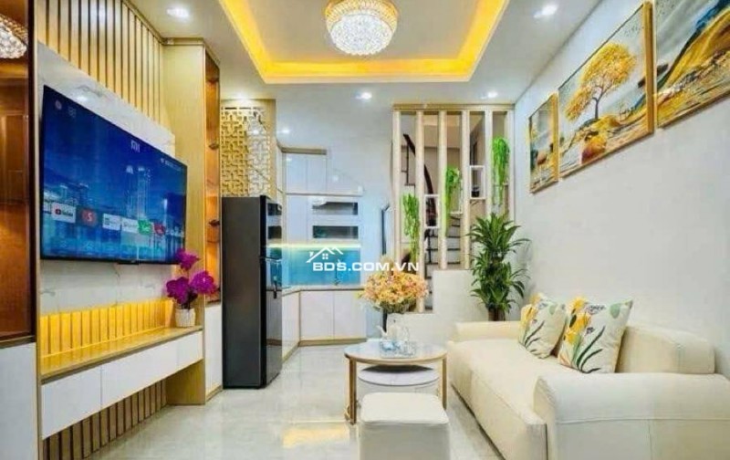 Bán Nhà Phố Hồng Hà, Hoàn Kiếm 22m, 5 tầng, mt 3.3m, giá 6.18 tỷ.