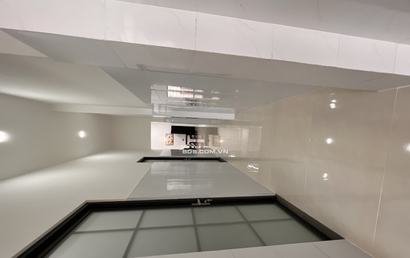 Nhà mới xây tại TP Mỹ Tho- cách cầu quay 5p chạy xe, có sân đậu oto