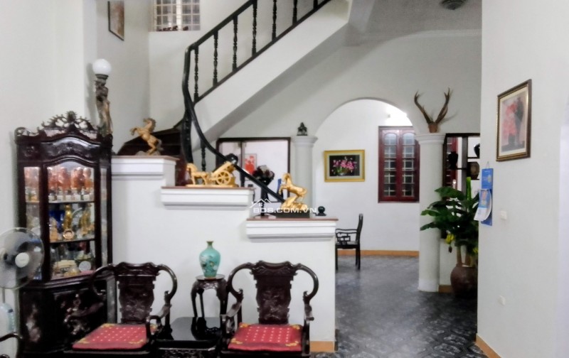 Bán nhà riêng 132m2 phố Khương Trung, sổ hồng, ô tô vào nhà