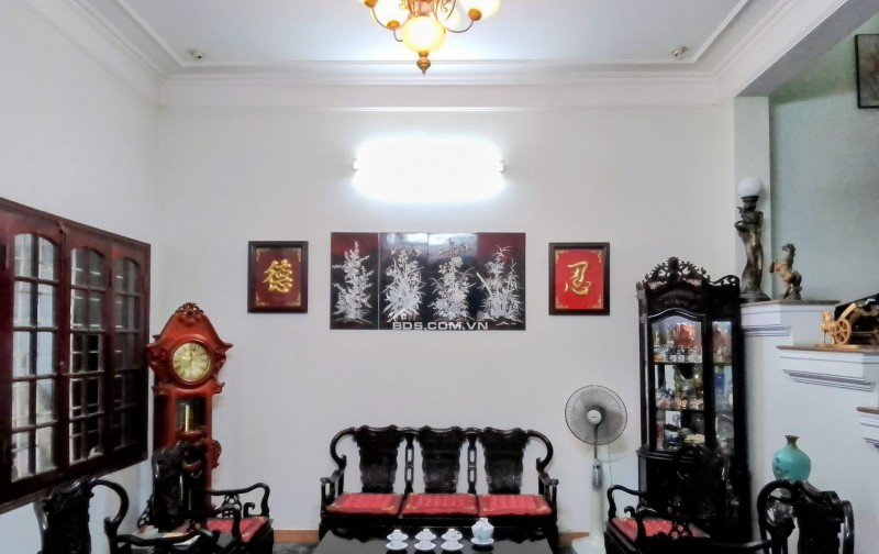 Bán nhà riêng 132m2 phố Khương Trung, sổ hồng, ô tô vào nhà