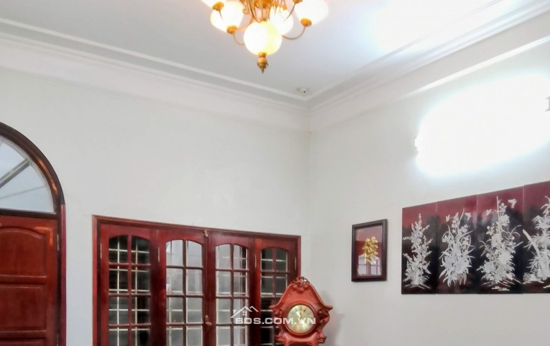 Bán nhà riêng 132m2 phố Khương Trung, sổ hồng, ô tô vào nhà