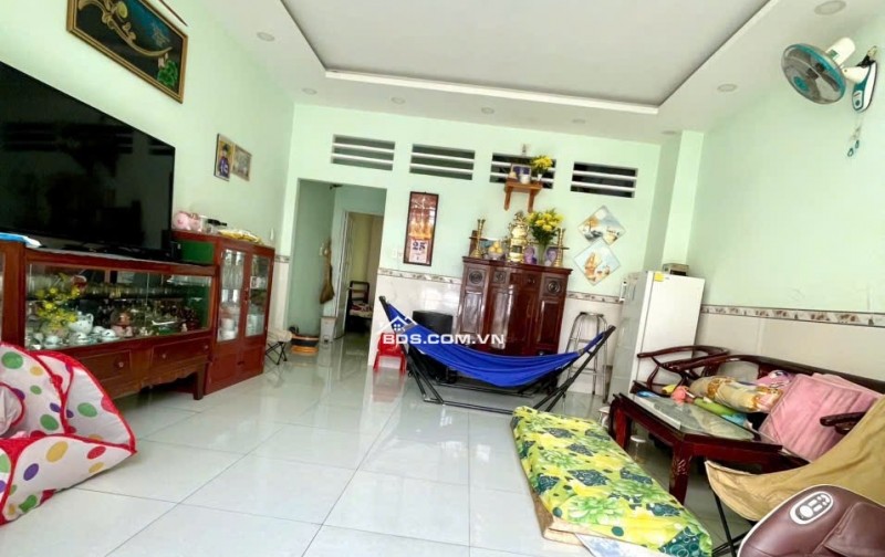 Giáp Sân bay, Hẻm Xe Hơi, 70m²,2 tầng BTCT,  chỉ hơn 5 Tỷ