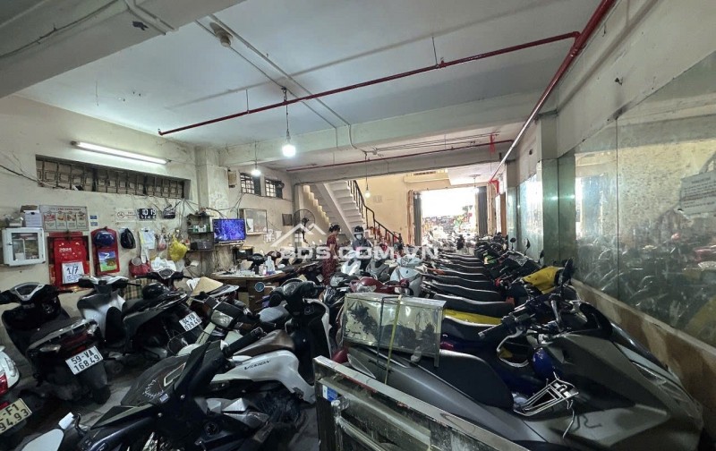 ​Bán nhà trung tâm Quận 3: 7 Tầng - Có Thang Máy - Dòng Tiền Tốt - Sổ Hồng Chính Chủ.