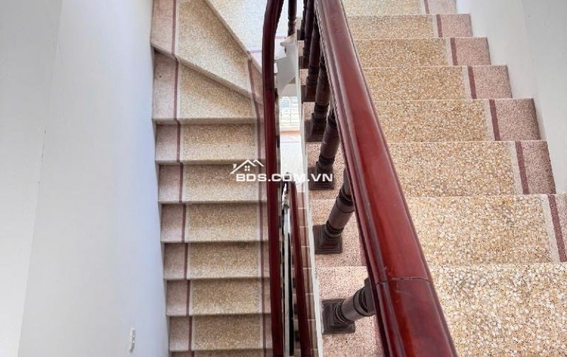 BÁN NHÀ TRUNG TÂM CẦU GIẤY 43M2 - LÔ GÓC 2 THOÁNG - 9,5 TỶ TL