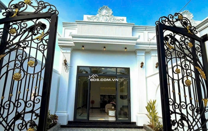 Căn nhà RỘNG-ĐẸP- Kế bên Chợ Mỹ Phong-Cầu Chà Sáu. Đường 4m-xe hơi vi vu.