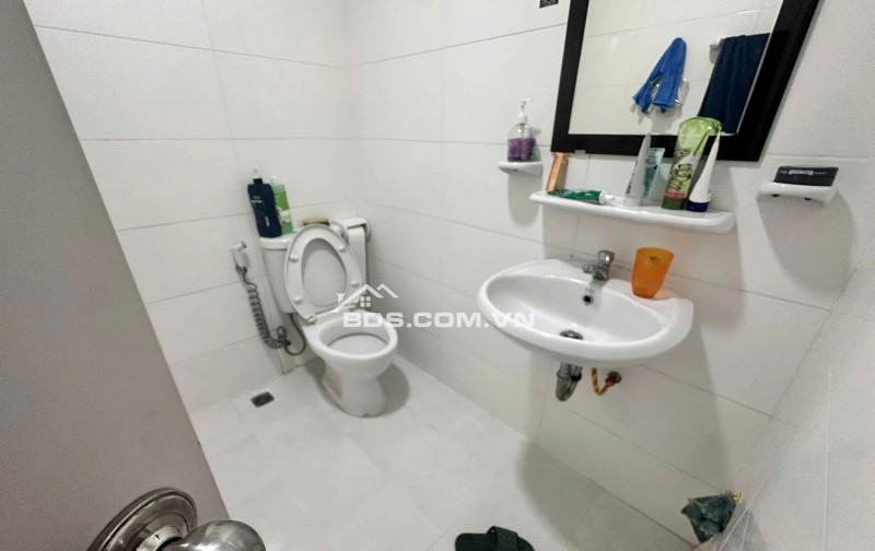 Căn hộ 3PN, 2WC, Căn góc, Chung cư Screc tower, Quận 3, Giá 15tr/tháng