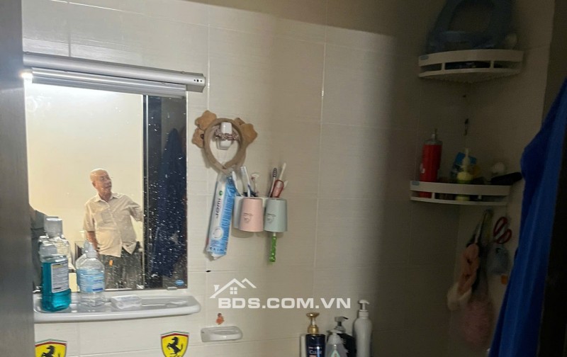 CHung cư Nguyễn Tri Phương, P8, Q5, 70m2, 2PN, 1WC, Lầu 4, Thang bộ, 9tr/th.