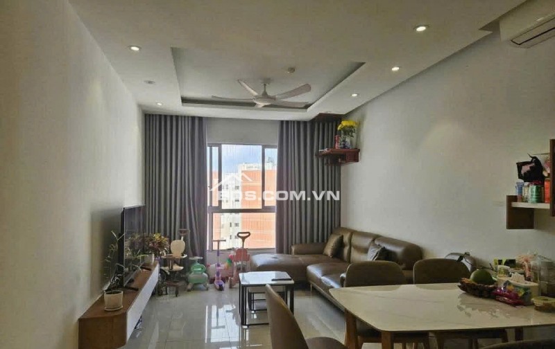 Giá 15tr/th, C/c Screc, Trường Sa, Q3, Căn góc, 100m2, 3PN, 2WC, Nhà mới sơn.