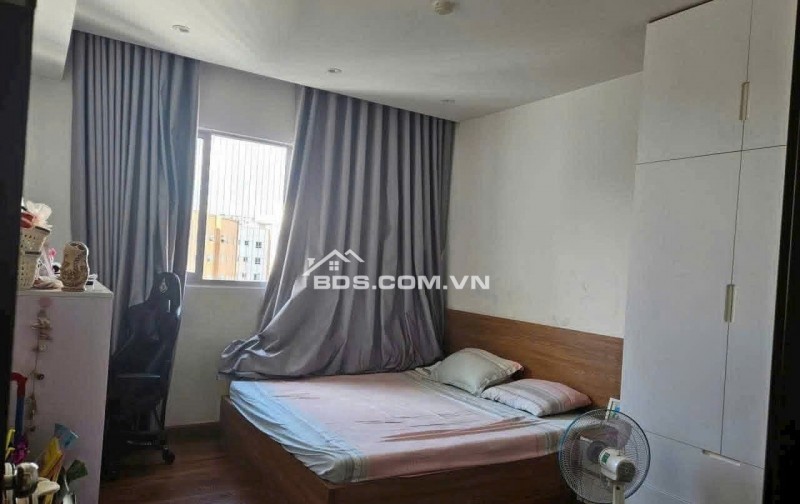 Giá 15tr/th, C/c Screc, Trường Sa, Q3, Căn góc, 100m2, 3PN, 2WC, Nhà mới sơn.