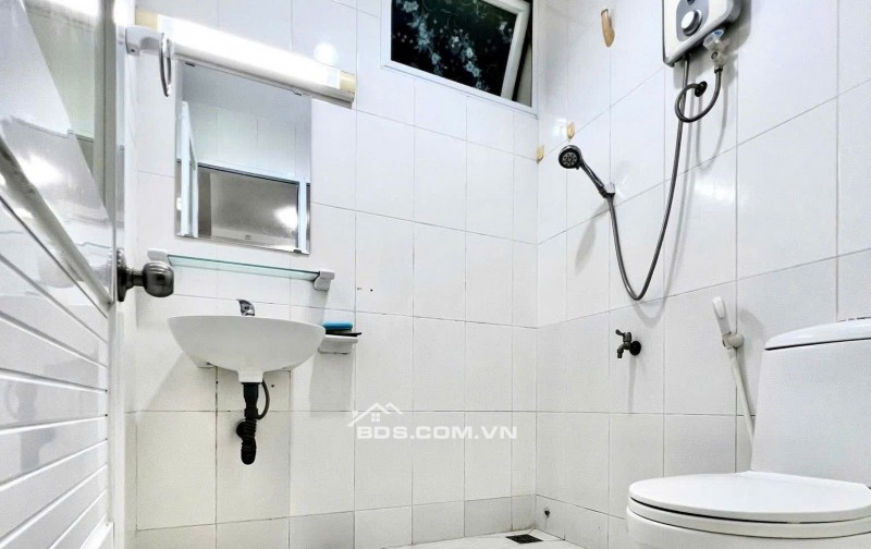 C/c Screc, Coopmart Trường Sa, Q3, 100m2, 3PN, 2WC, Nội thất, 15tr/th.