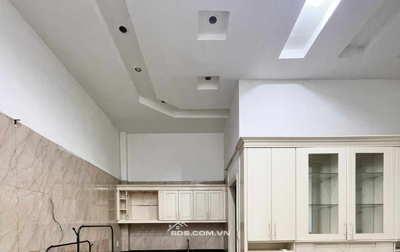 Nguyễn văn Khối, đường 10m, 85m², Ngang 5m x17, 5 tầng, khoán 30tr/th, 11 Tỷ