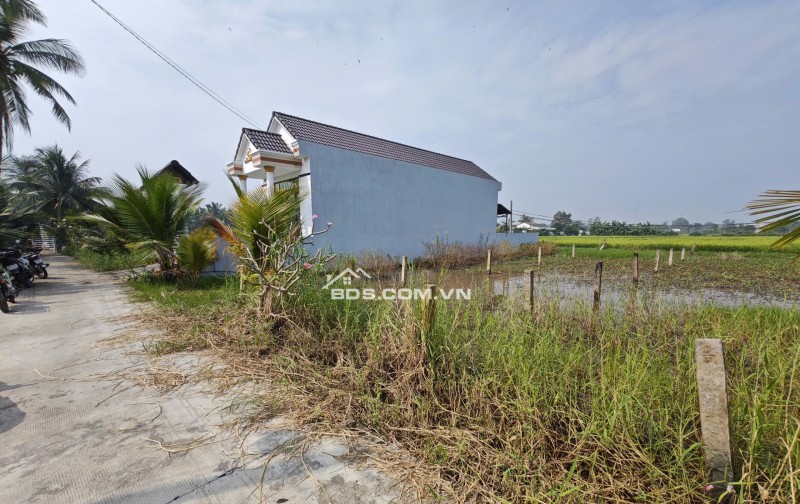 Bán lô đất thổ hai mặt tiền gần Quốc Lộ 50B giá 600 triệu