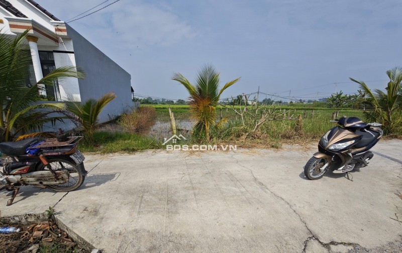 Bán lô đất thổ hai mặt tiền gần Quốc Lộ 50B giá 600 triệu