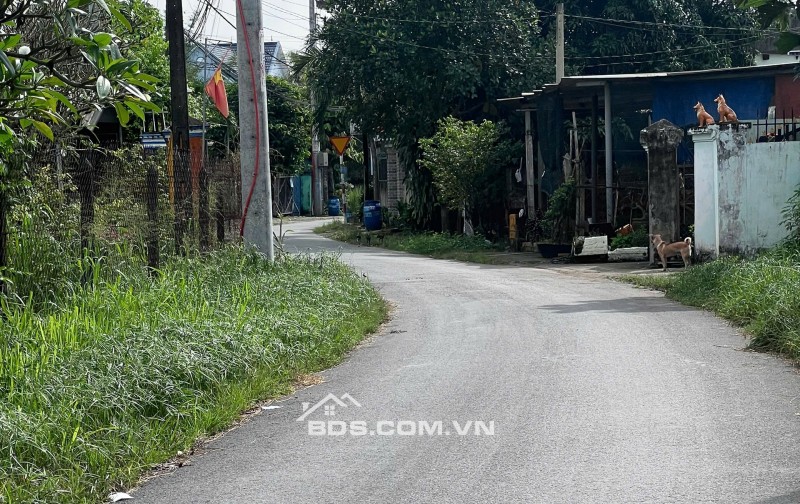 Bán lô đất 3266m2. Sẵn 2394m2 thổ cư. Đất ngay đường Tỉnh Lộ 8 thông qua đường Huỳnh Minh Mương