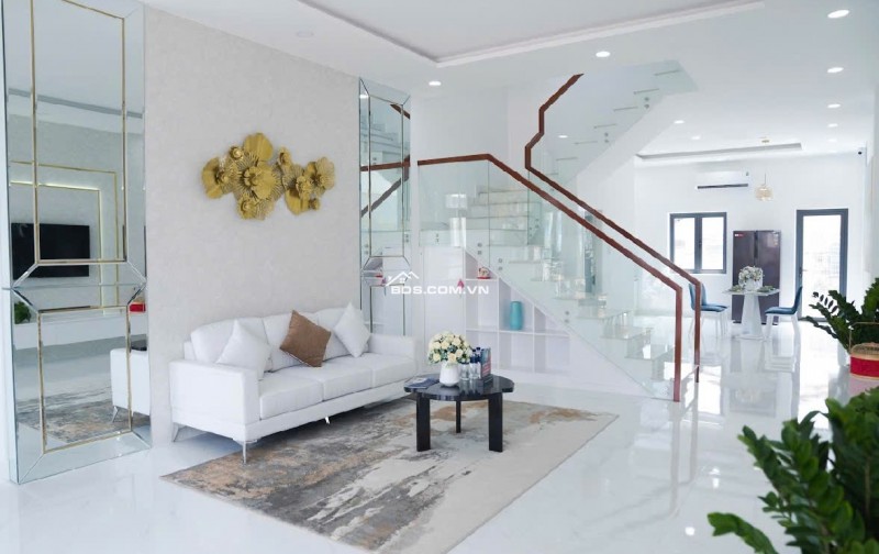 CHỈ CẦN 799 TRIỆU BAN ĐẦU - NHẬN NGAY NHÀ PHỐ MẶT TIỀN ĐẠI LỘ HÙNG VƯƠNG