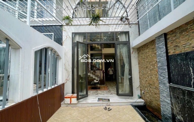 Bán nhà 5 tầng Bình Tân - Phù Hợp Gia Đình Ở Đông Người Ở