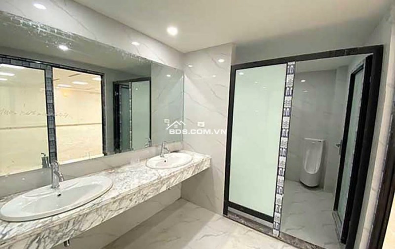 Bán Tòa Văn Phòng 9 Tầng Mặt Phố Vương Thừa Vũ, Vị Trí Đắc Địa. DT 189m2, Mt 12.04m nở hậu. Giá 140 TỶ