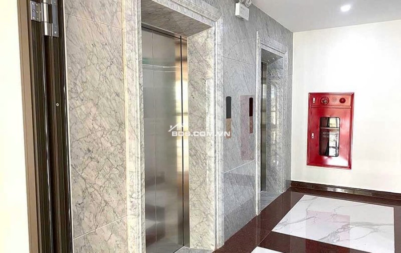 Bán Tòa Văn Phòng 9 Tầng Mặt Phố Vương Thừa Vũ, Vị Trí Đắc Địa. DT 189m2, Mt 12.04m nở hậu. Giá 140 TỶ