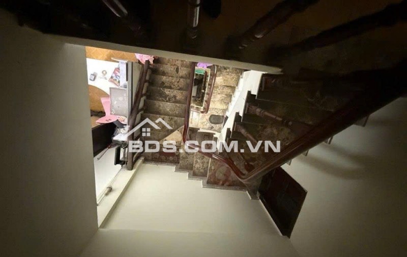 Mặt ngõ Quỳnh – ô tô đỗ cửa – lô góc – kinh doanh – sổ 28m², từ tầng 2 ~40m² – trung tâm Hai Bà Trưng – giá chỉ 8 tỷ