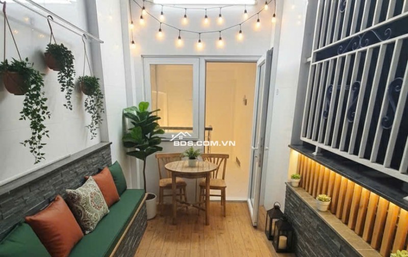 Bán nhà hẻm Q10, Ngô Quyền, 15m2, 4T, 2PN, SHR - 3.65 tỷ