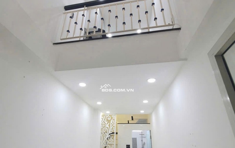 Bán nhà hẻm Q10, Ngô Quyền, 15m2, 4T, 2PN, SHR - 3.65 tỷ