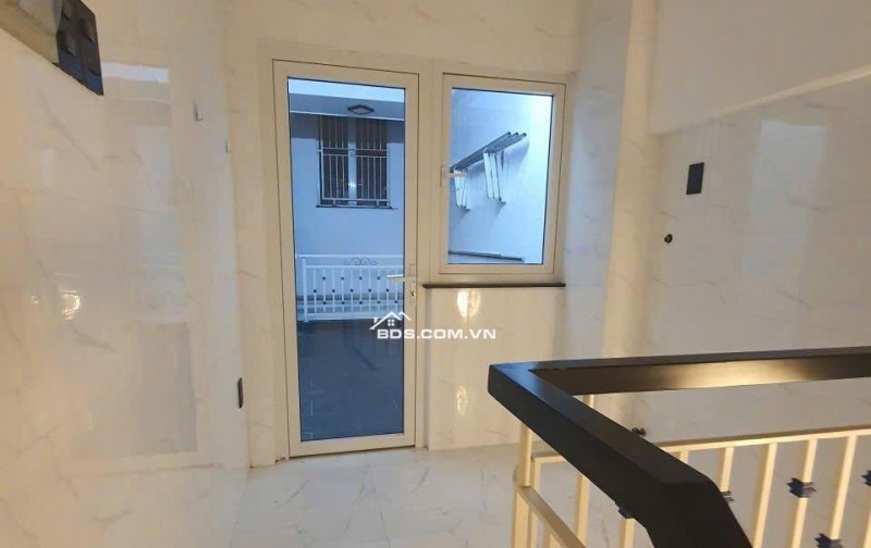 Bán nhà hẻm Q10, Ngô Quyền, 15m2, 4T, 2PN, SHR - 3.65 tỷ