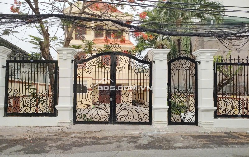 Chính chủ bán Biệt thự Hẽm Xe Hơi Bùi Văn Ba. Q7