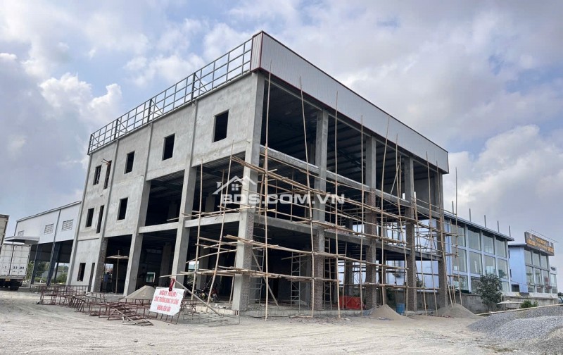 [CHO THUÊ/HỢP TÁC] MẶT BẰNG VÀNG 2.800M2 – CỬA NGÕ TP. NINH BÌNH – SẴN SHOWROOM 3 TẦNG