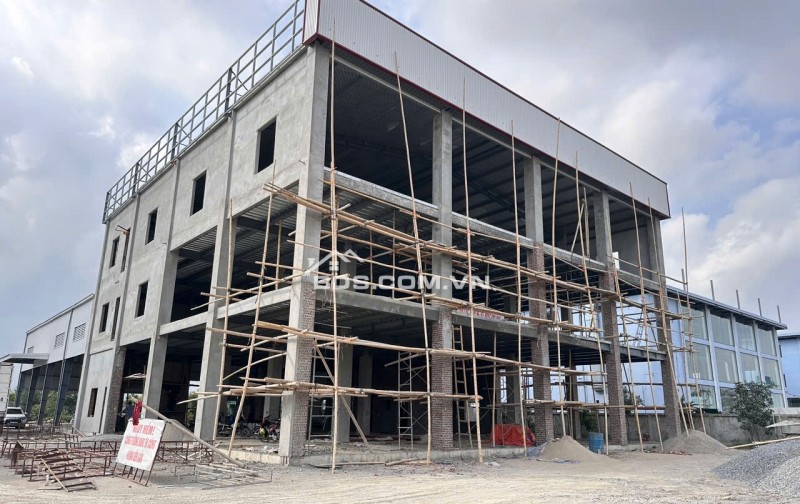 [CHO THUÊ/HỢP TÁC] MẶT BẰNG VỊ TRÍ ĐẮC ĐỊA 2.800M2 – CỬA NGÕ TP. NINH BÌNH – SẴN SHOWROOM 3 TẦNG