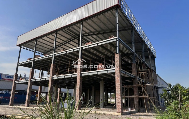 [CHO THUÊ/HỢP TÁC] MẶT BẰNG VỊ TRÍ ĐẮC ĐỊA 2.800M2 – CỬA NGÕ TP. NINH BÌNH – SẴN SHOWROOM 3 TẦNG