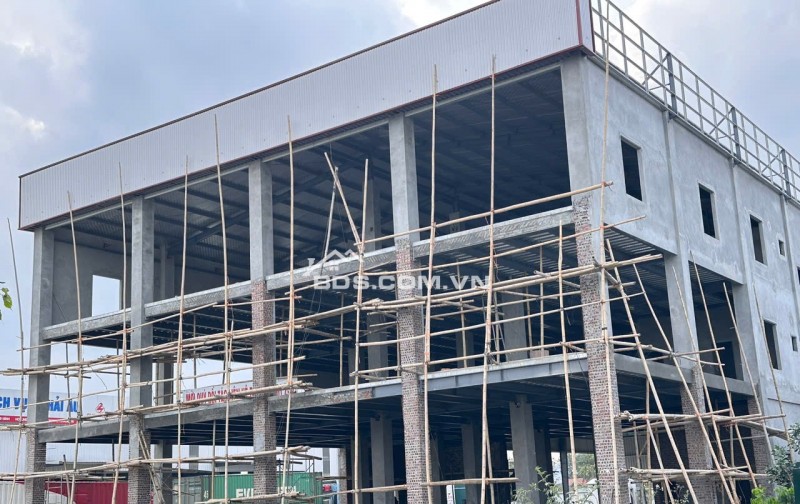 [CHO THUÊ/HỢP TÁC] MẶT BẰNG VÀNG 2.800M2 – CỬA NGÕ TP. NINH BÌNH – SẴN SHOWROOM 3 TẦNG