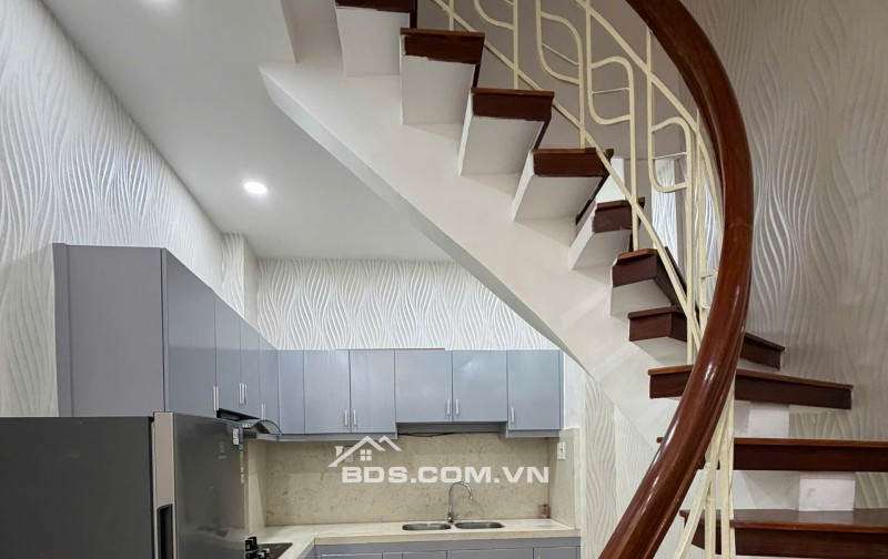 CẦN BÁN GẤP! Quận 5 - CAO ĐẠT 3 TẦNG - Hẻm thông tứ tung - GIÁ CỰC TỐT