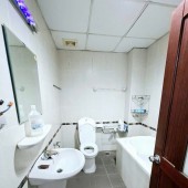 Giá 15tr/tháng, Căn 3PN, 2WC, C/c Screc, Trương Sa, Q3, Nhà vừa sơn.