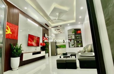 BÁN NHÀ ĐẸP 2.33 TỶ 3 TẦNG 45M2 ( HƯỚNG ĐÔNG ) KHU BÃI VƯỢT