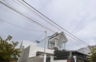 Nhà mới xây tại TP Mỹ Tho1 cách cầu quay 5p chạy xe, có sân đậu ô tô