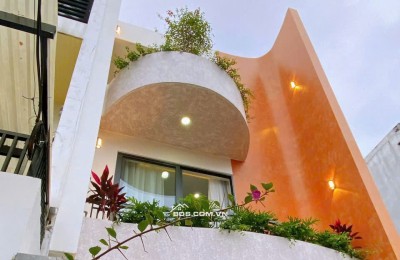 NHÀ 3 TẦNG FULL NỘI THẤT  GẦN BIỂN NGUYỄN TẤT THÀNH, ĐÀ NẴNG