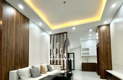 !: LÔ GÓC - NGÕ 3 GÁC - GẦN PHỐ  Bán nhà Đống Đa