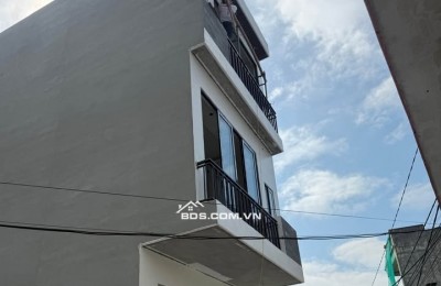 BÁN NHÀ ĐẸP 2.5 TỶ 3 TẦNG 46M2  Ô TÔ ĐỖ CỬA NGÕ  ĐƯỜNG KÊNH