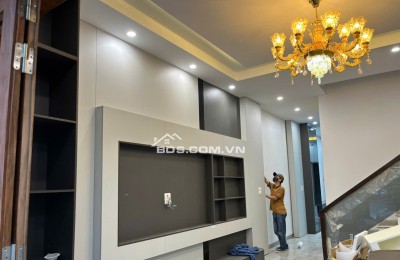 BÁN NHÀ  6.6 TỶ 4 TẦNG THANG MÁY 81M2 CÓ GARA Ô TÔ KHU HÒA VƯỢNG