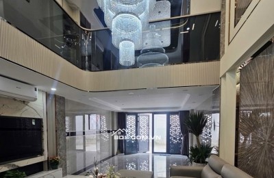 SIÊU PHẨM NHÀ PHỐ - 5 TẦNG THANG MÁY   MỚI TINH FULL NỘI THẤT CAO CẤP - HẺM XE HƠI VÀO NGỦ NHÀ