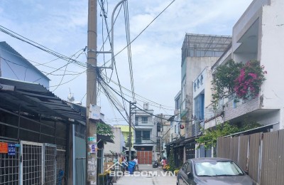 CẦN BÁN 76M2 NHÀ CÓ GÁC HẺM XE TANK GẦN TRƯỜNG ĐH PHẠM NGỌC THẠCH