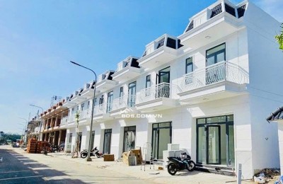 SỬ DỤNG  SỔ HỒNG RIÊNG VỚI 799 TRIỆU - NHÀ PHỐ COMPOUND 150m² - MẶT TIỀN ĐẠI LỘ HÙNG VƯƠNG