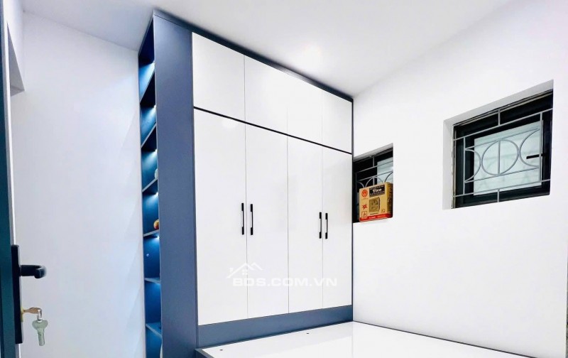 Nhà Đẹp Ở Luôn Hoàng Quốc Việt, Cầu Giấy 65m, giá 3.98 tỷ.