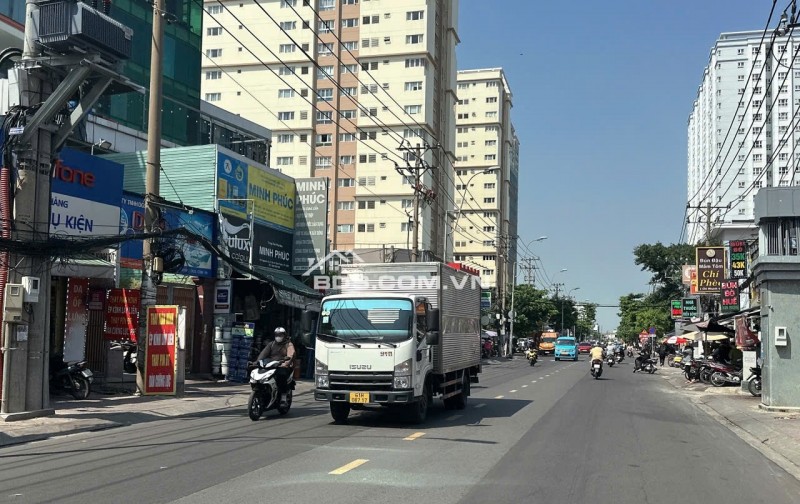 Nhà MTKD 5 lầu ngang 5.5m 176m2 ngay Vincom Nguyễn Xí Bình Thạnh KD dòng tiền 34.9 tỷ.