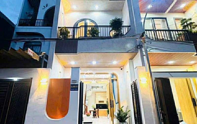 Bán nhà 3 tầng 3 mê Ô TÔ vào tận nhà Tôn Đức Thắng - FULL nội thất mới keng