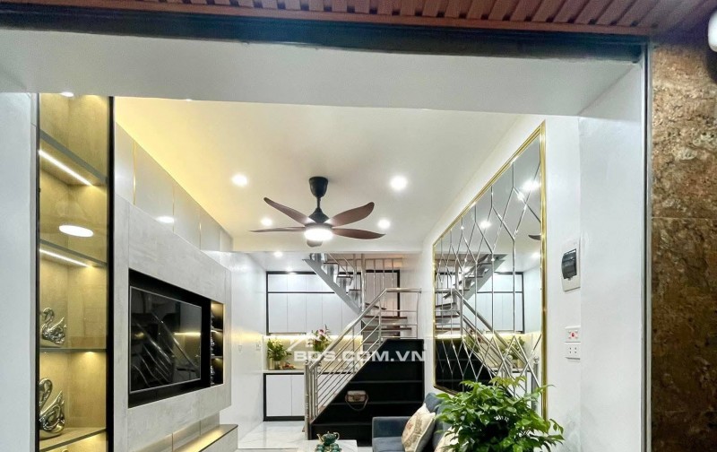 Nhà Đẹp Ngõ Văn Chương, Đống Đa 20m, 5 tầng, giá 5.6 tỷ