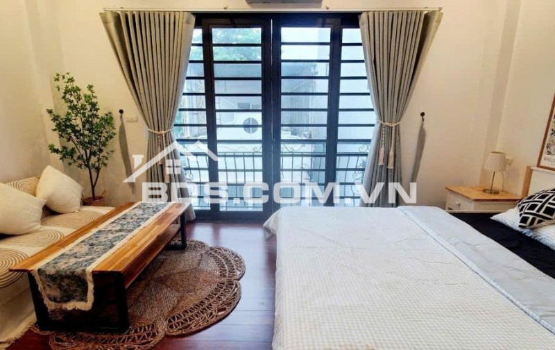 NHÀ LÂM DU, BỒ ĐỀ, LONG BIÊN: DT 31M 5 TẦNG MT 4M6 GIÁ 9.81 TỶ. LH:0985302254.