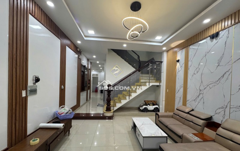 BÁN SIÊU PHẨM NHÀ MẶT TIỀN HẺM ĐẸP XE HƠI 6M- PHÙ HỢP CHO MỌI GIA ĐÌNH. LH:0931423123.