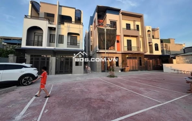 BÁN NHÀ  2.25 TỶ 3 TẦNG 46M2 CÓ SÂN RỘNG ĐỂ XE Ô TÔ NGÕ MỸ XÁ