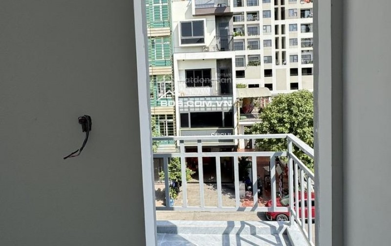 CHO THUÊ NGUYÊN TÒA NHÀ VỊ TRÍ VÀNG ĐỐI DIỆN VINCOM DĨ AN – CHỈ 30 TR/THÁNG